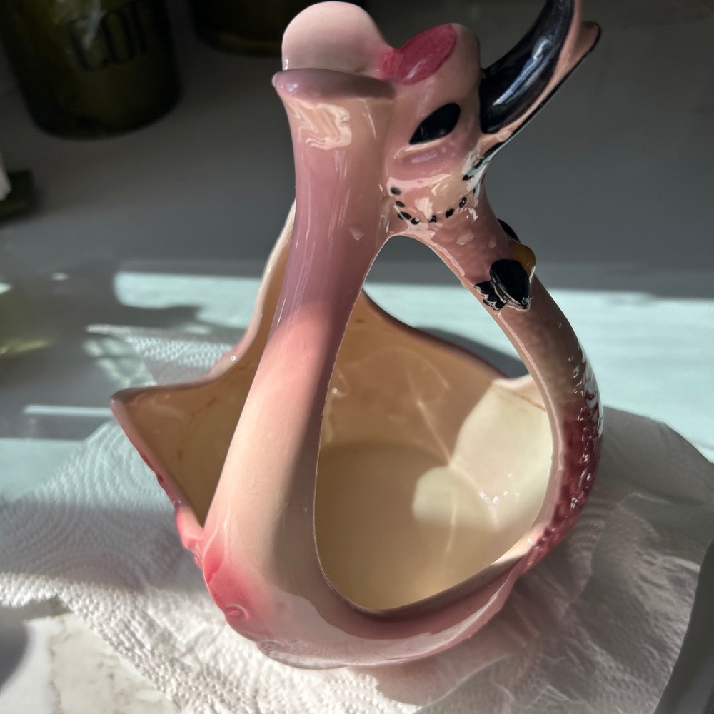 Beautiful Hull Swan Planter (vintage)